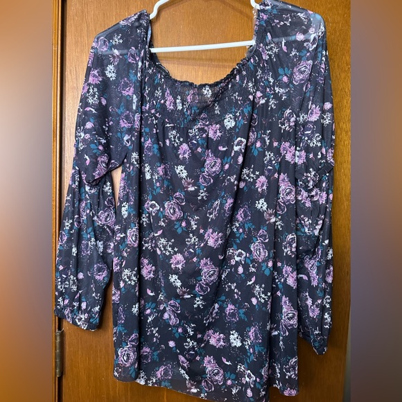 Top - Picture 2 of 3